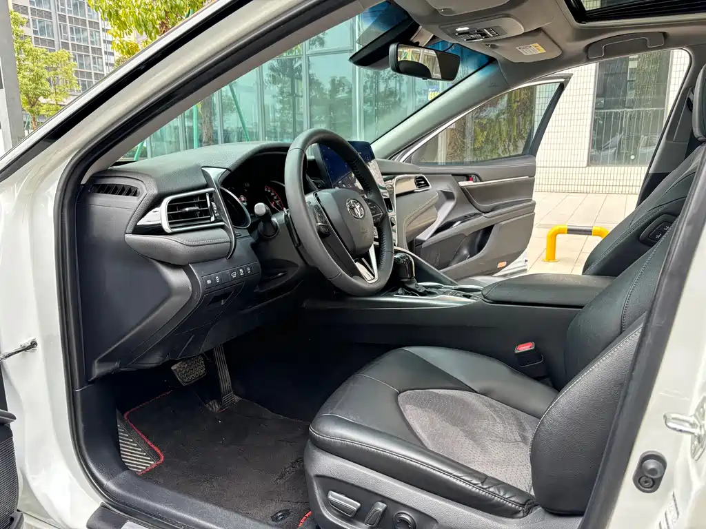 Toyota Camry — миниатюра 11