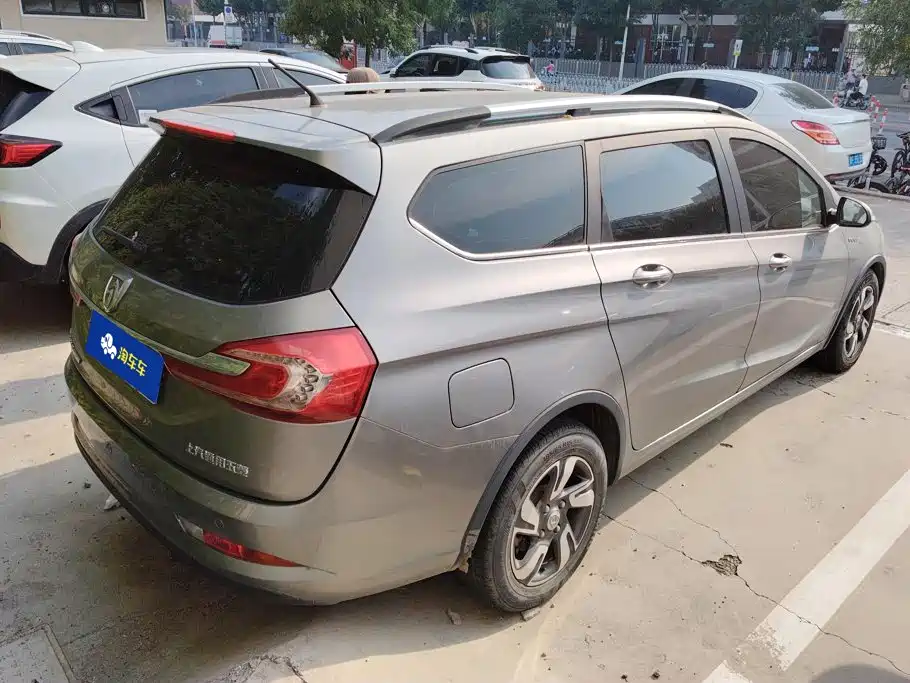 Baojun 310W — миниатюра 3
