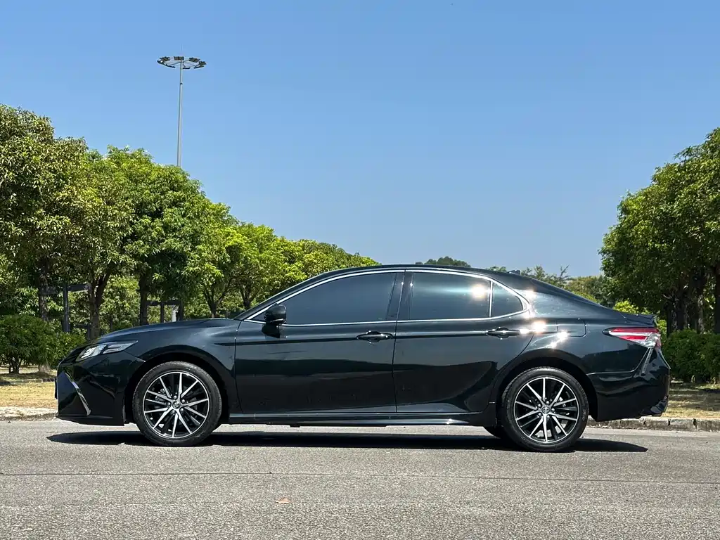 Toyota Camry — миниатюра 20