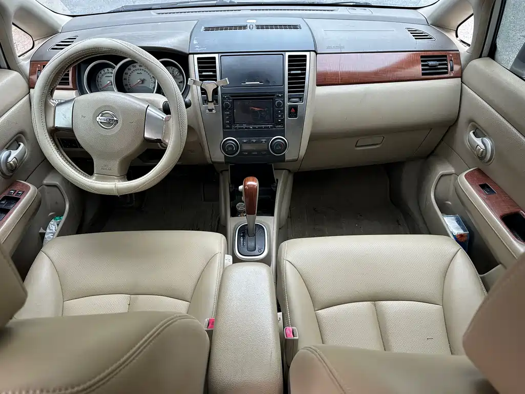 Nissan Tiida 2008 1.6L AT
