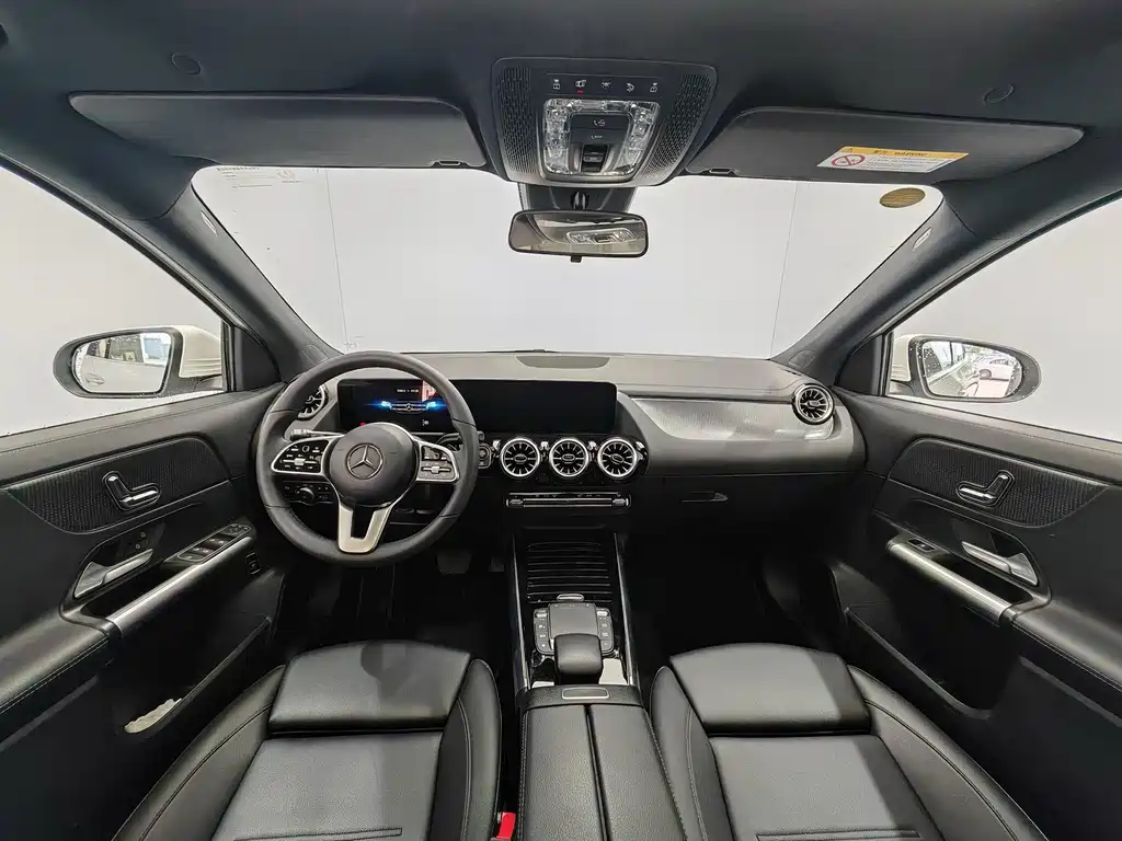 Mercedes-Benz GLA — миниатюра 10