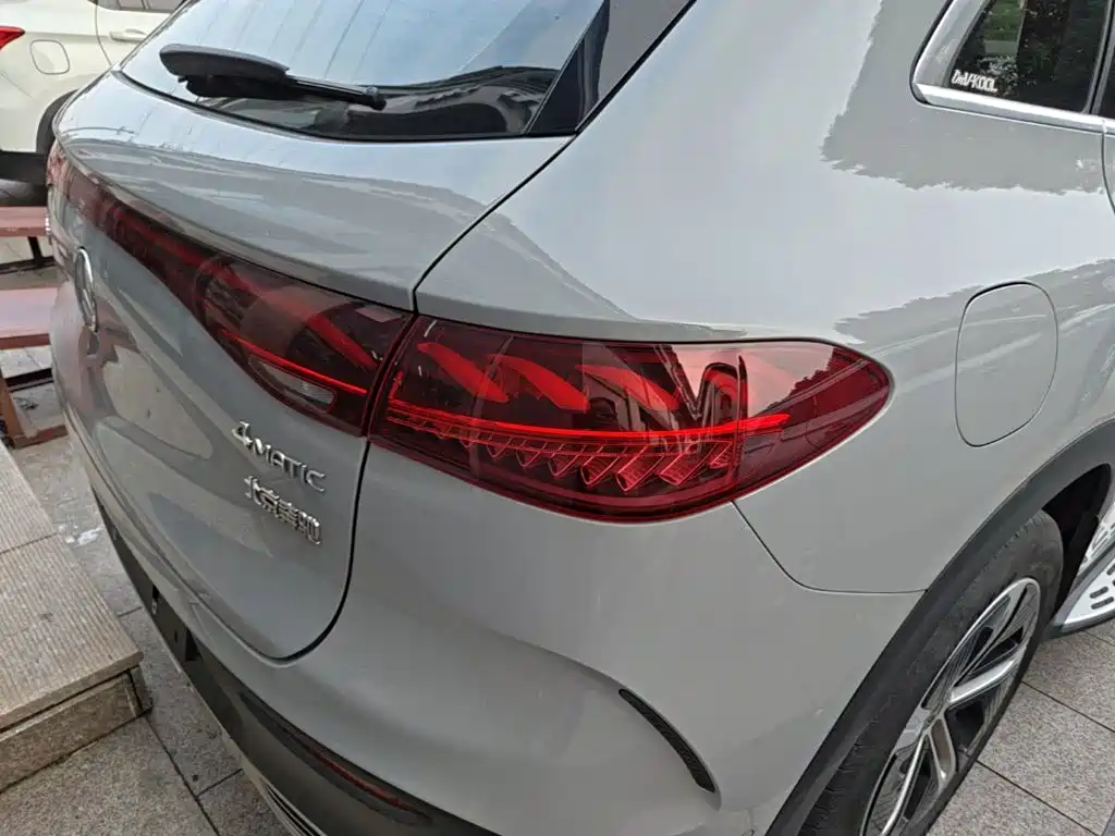 Mercedes-Benz EQE SUV — миниатюра 8