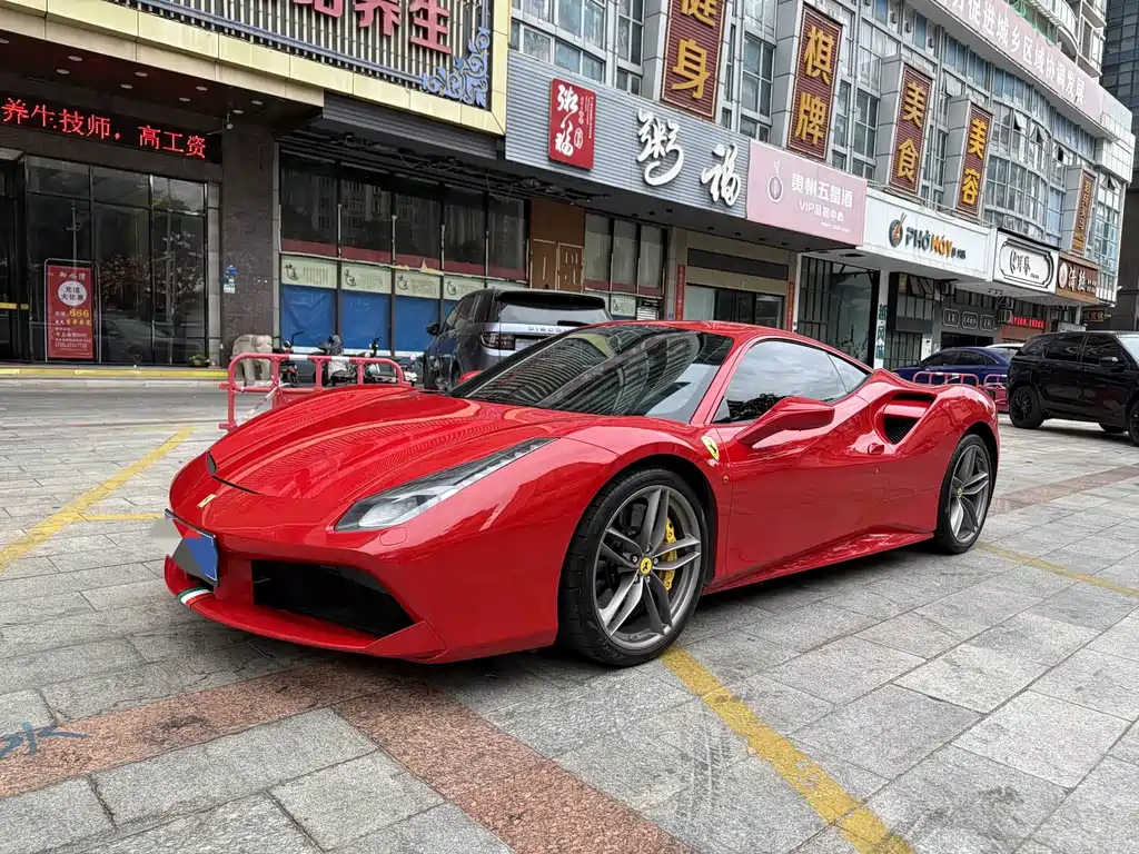 FERRARI 488