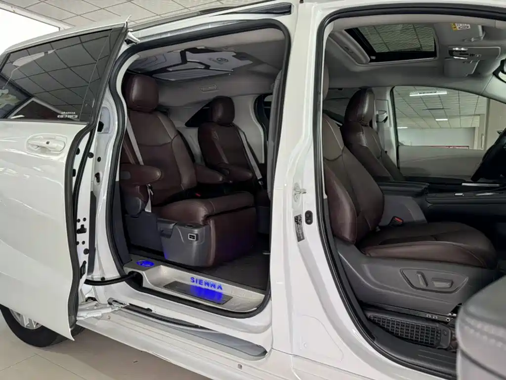 Toyota Sienna — миниатюра 5