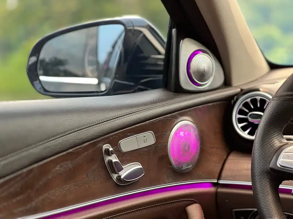 Mercedes-Benz E-Class — миниатюра 16