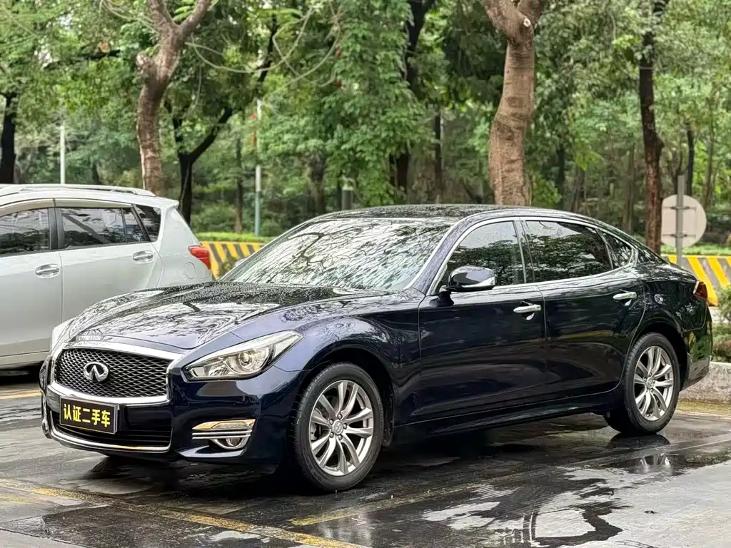 Infiniti Q70 2019