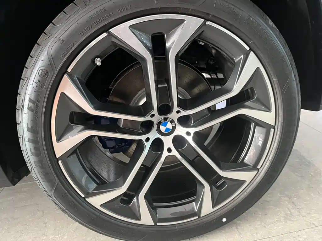 BMW X5 2026 xDrive 40Li M Sport