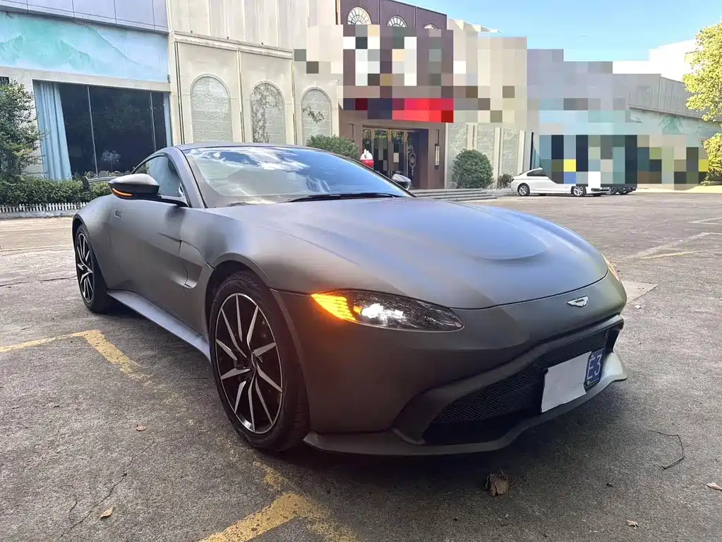 ASTON MARTIN V8 VANTAGE