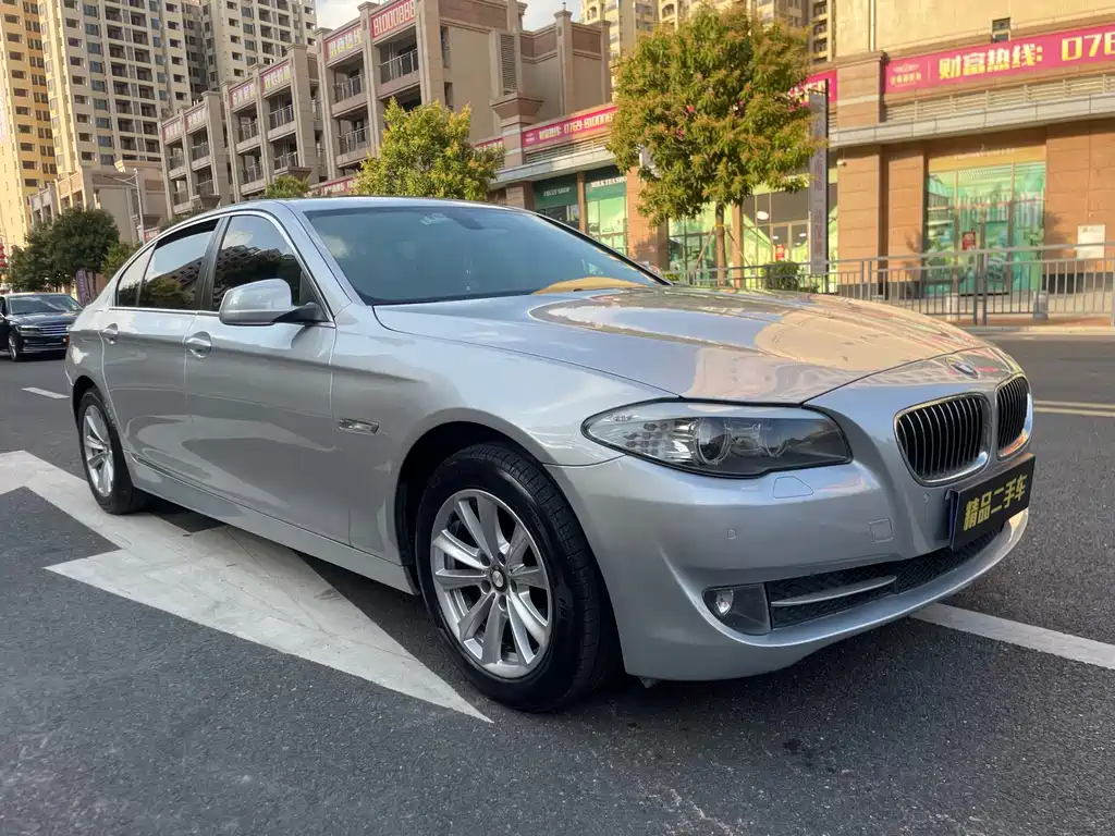 BMW 5 Series — миниатюра 3
