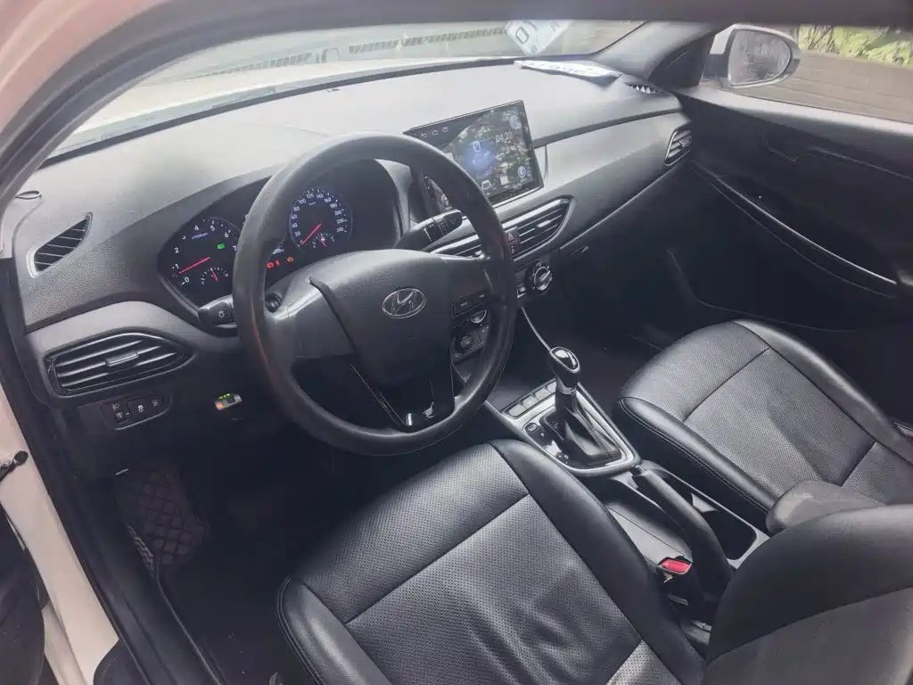 Hyundai Elantra — миниатюра 8