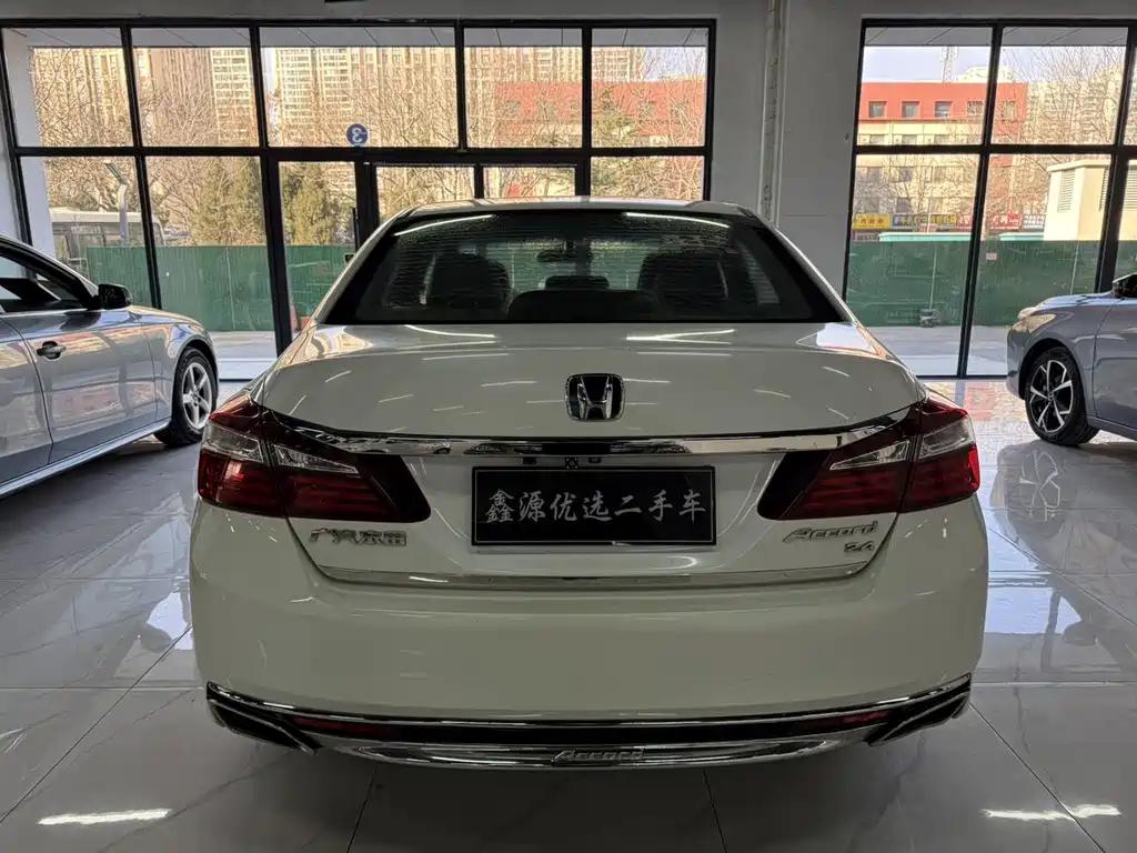 Honda Accord — миниатюра 8