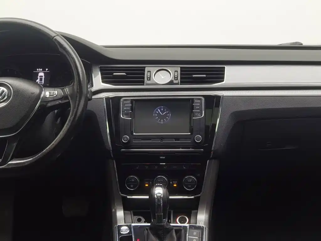 Volkswagen Passat — миниатюра 12
