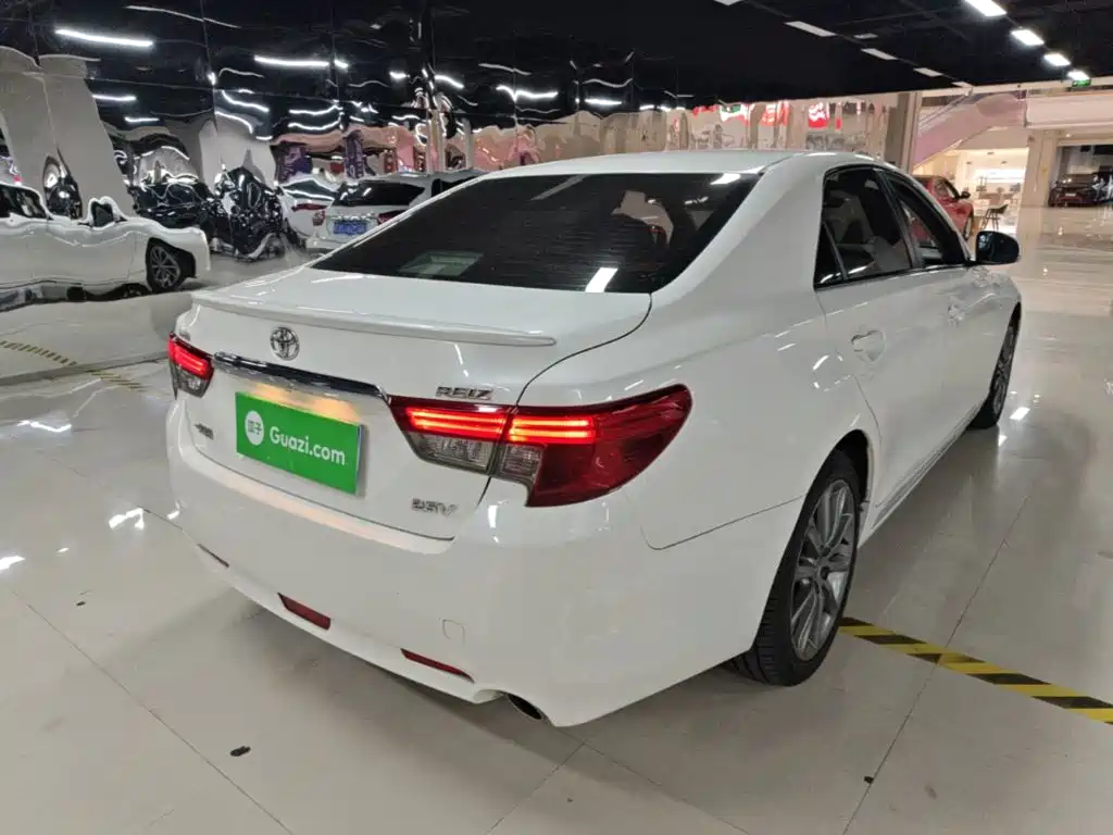 Toyota Reiz — миниатюра 7
