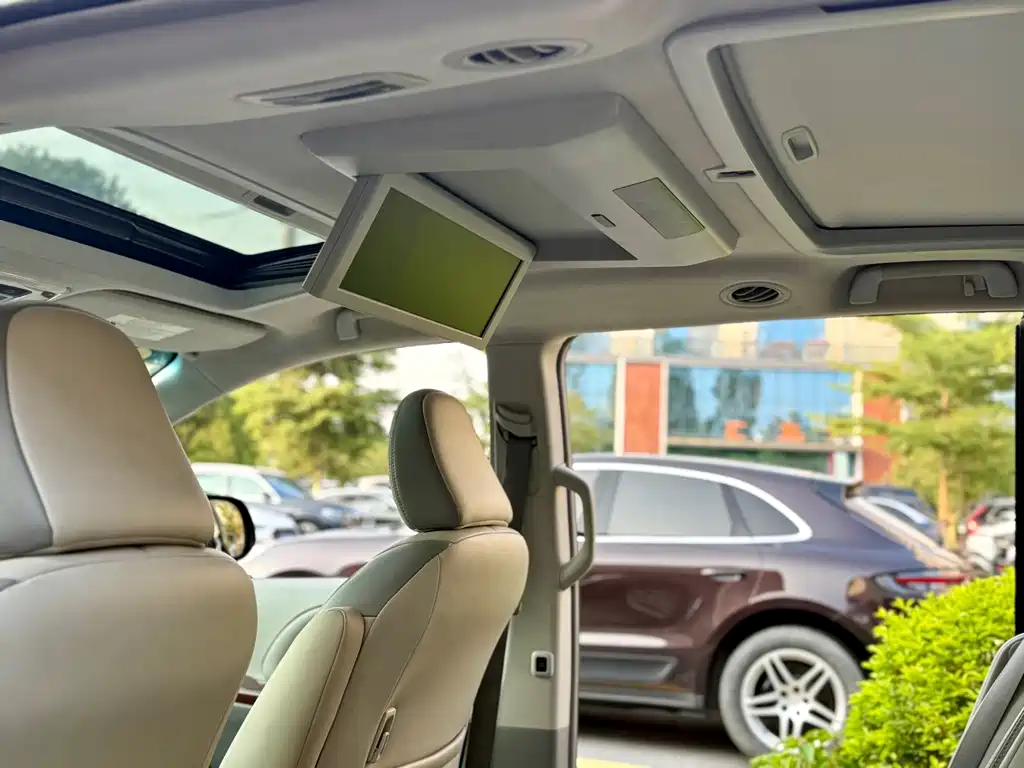 Toyota Sienna — миниатюра 16