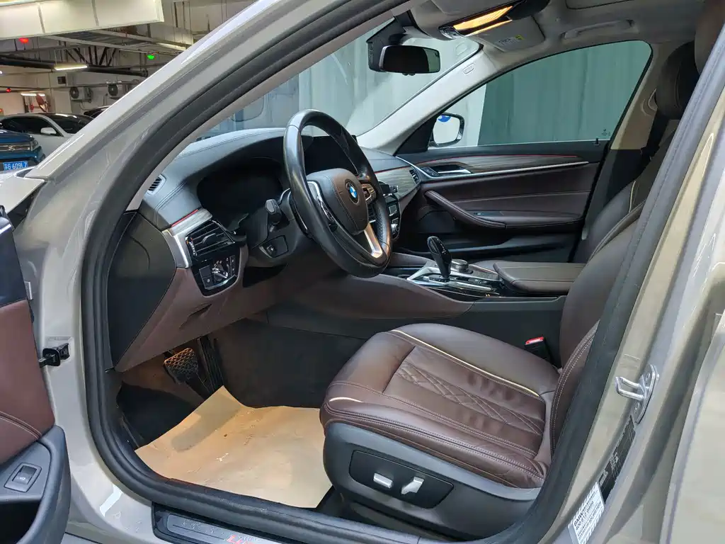 BMW 5 Series — миниатюра 4