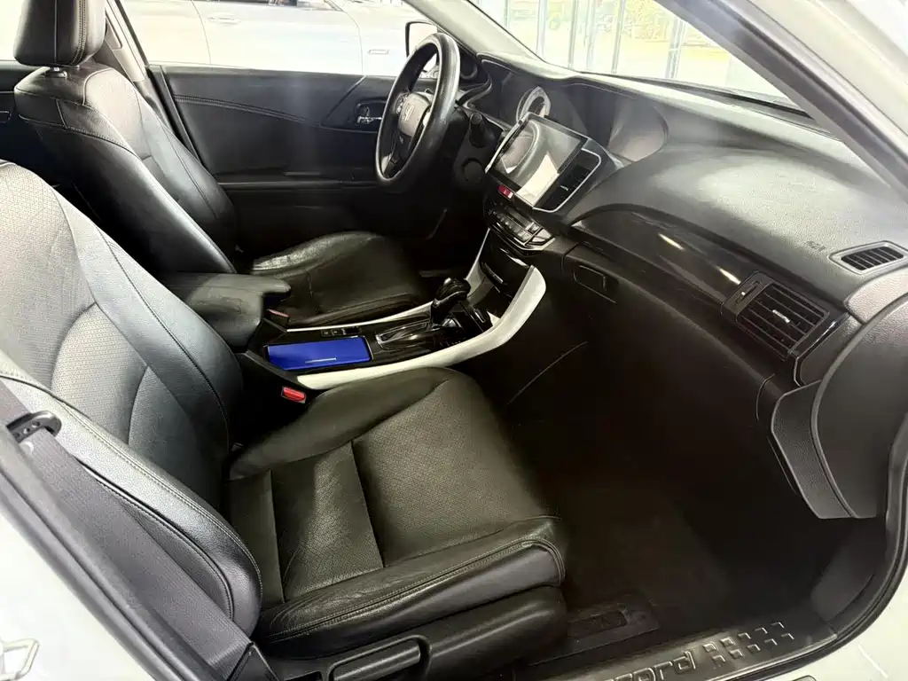 Honda Accord — миниатюра 18