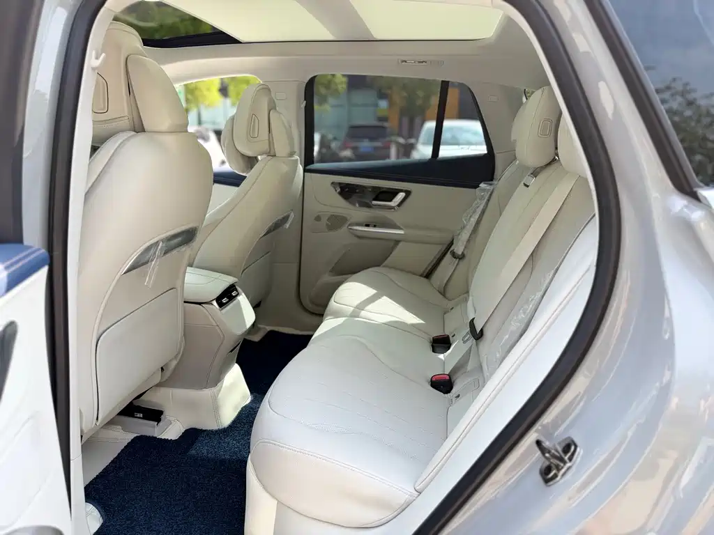 Mercedes-Benz EQE SUV — миниатюра 6