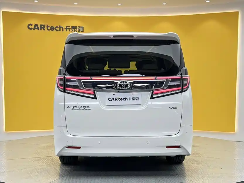 Toyota Alphard — миниатюра 5