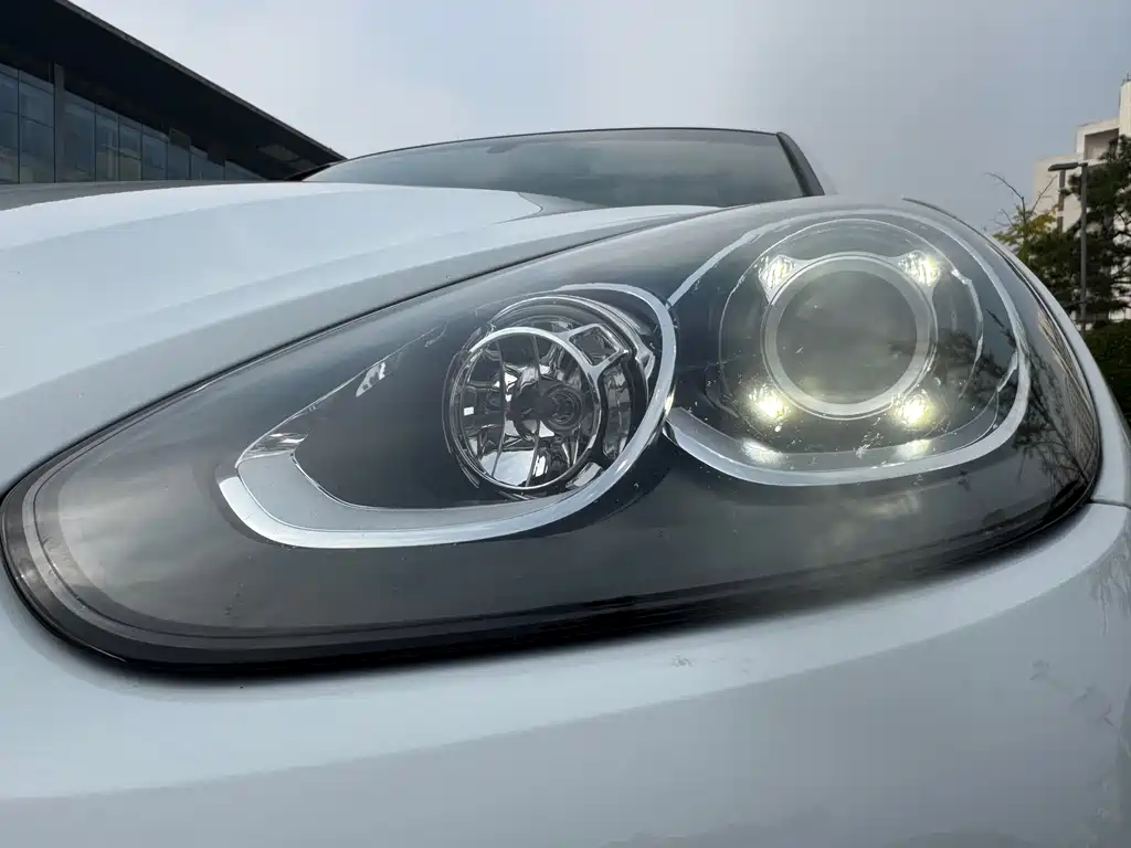 Porsche Cayenne — миниатюра 18