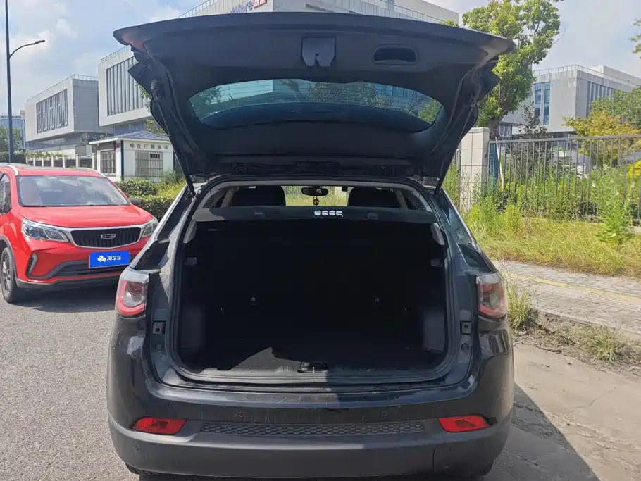 Jeep Compass — миниатюра 4