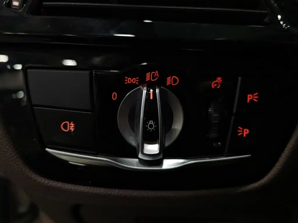 BMW 5 Series New Energy — миниатюра 21