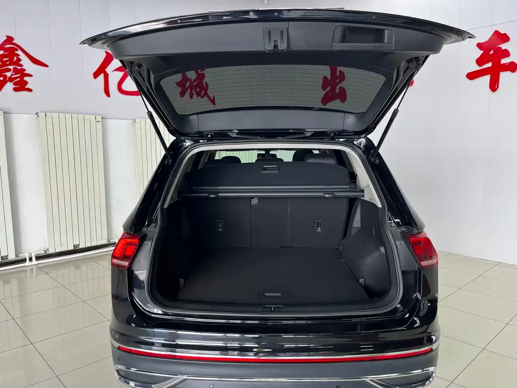 Volkswagen Tiguan L — миниатюра 22