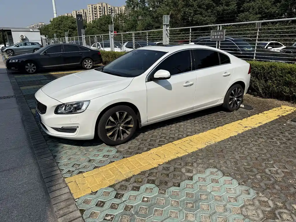 Volvo S60 — миниатюра 2