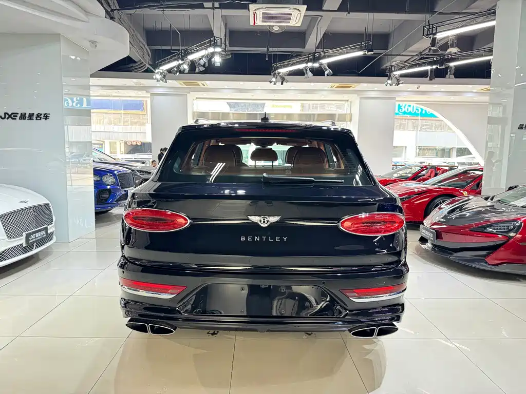 Bentley Bentayga PHEV — миниатюра 11