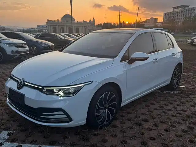 VOLKSWAGEN GOLF 2021