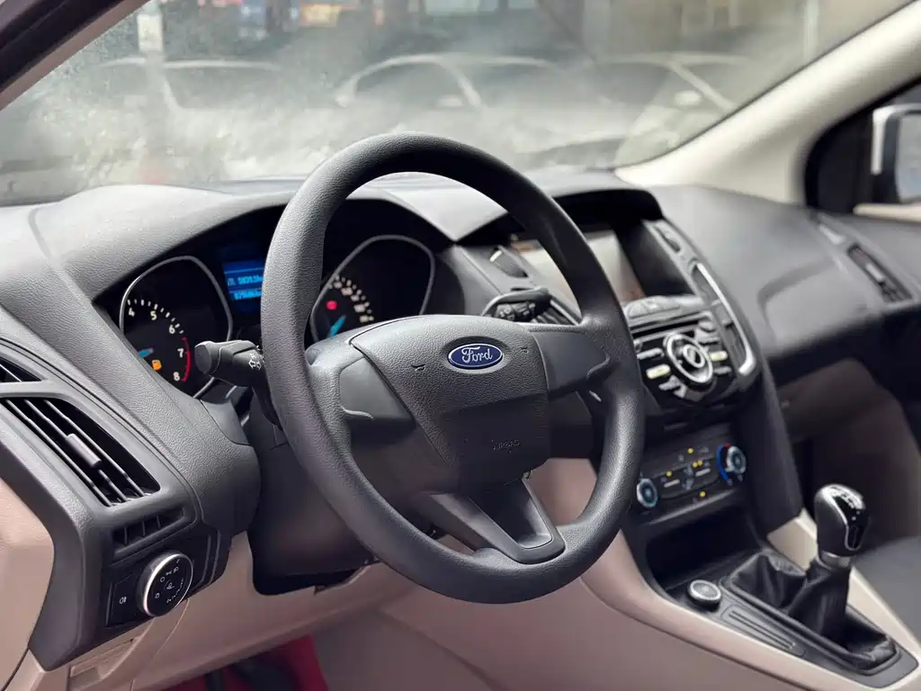 Ford Focus — миниатюра 7