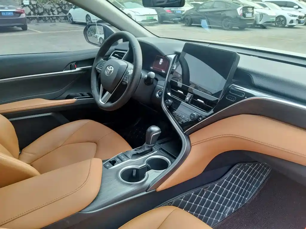 Toyota Camry — миниатюра 10