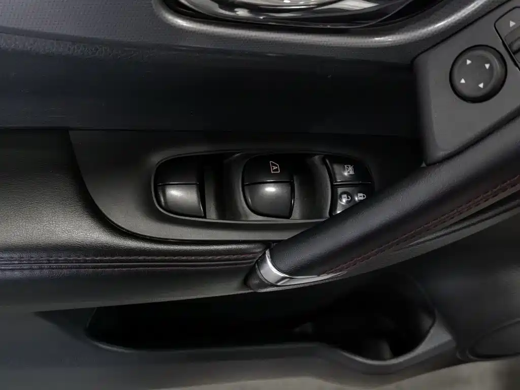 Nissan Qashqai — миниатюра 9