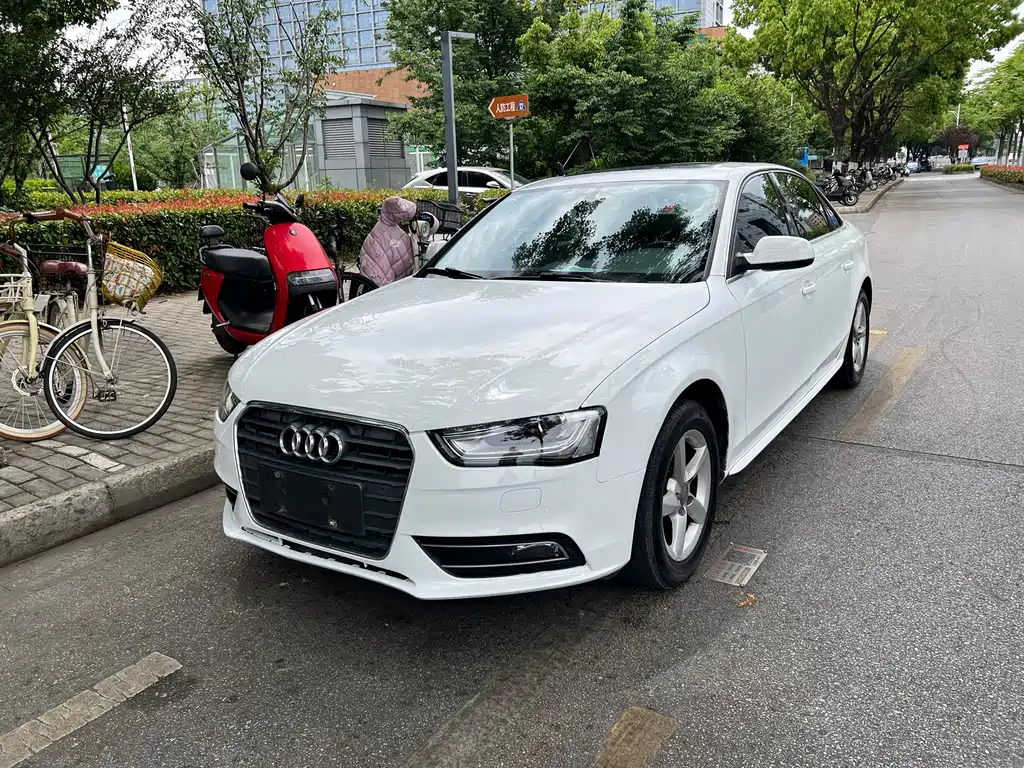 Audi A4L 2012