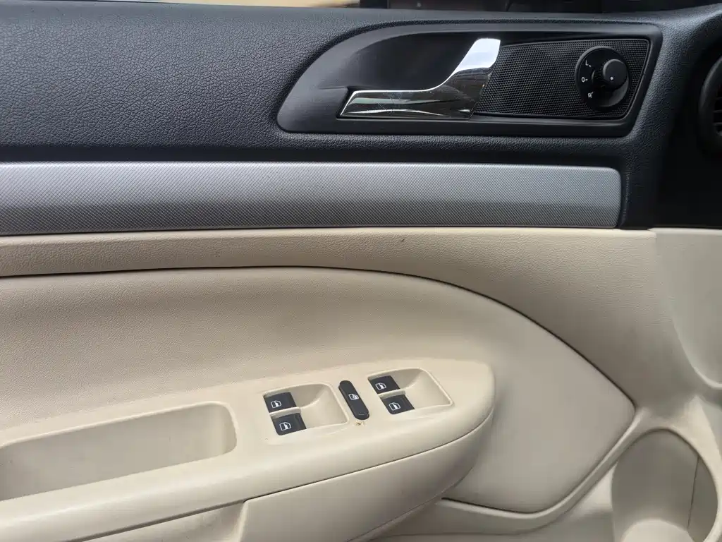 Skoda Octavia 2015 1.6L AT