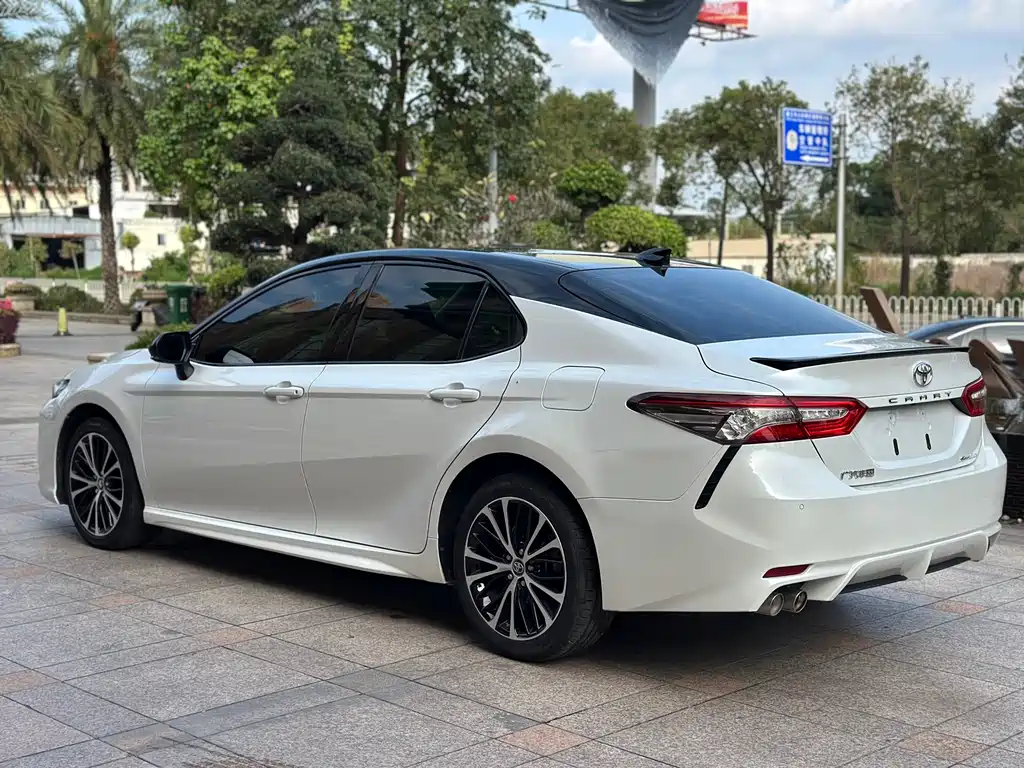 TOYOTA CAMRY