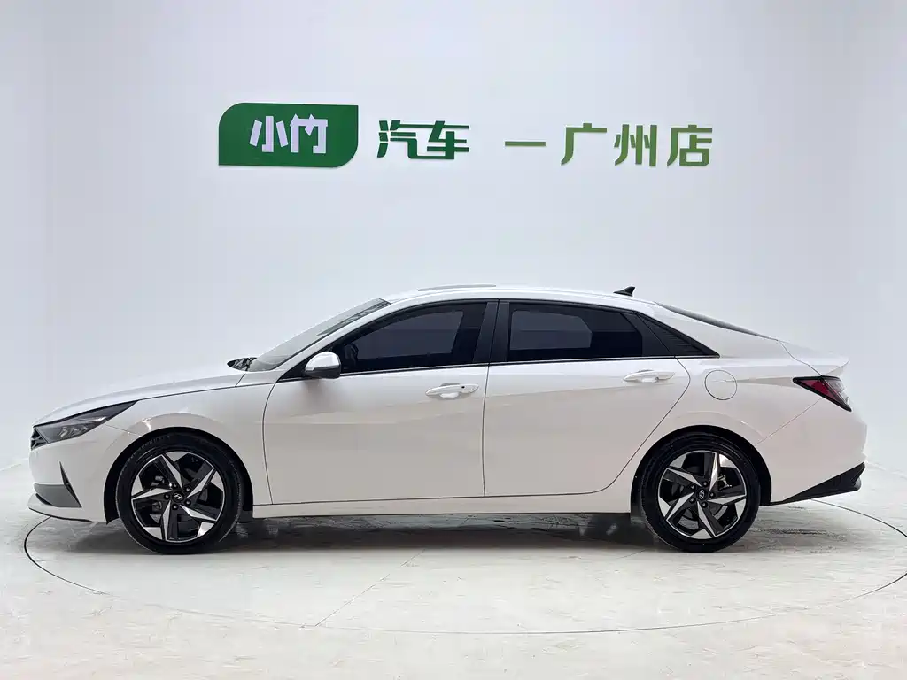 Hyundai Elantra 2022 1.5L CVT LUX Luxury