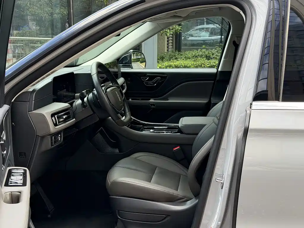 Lincoln Aviator — миниатюра 9