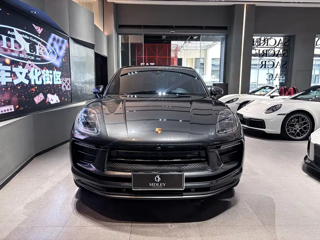 PORSCHE MACAN