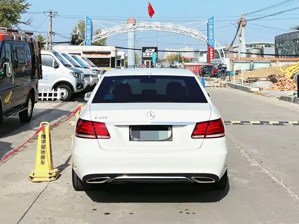 Mercedes-Benz E-Class — миниатюра 3