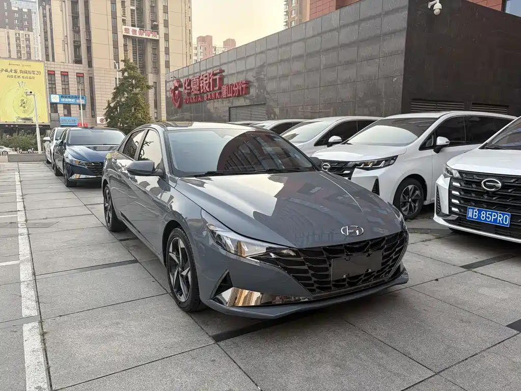 Hyundai Elantra — миниатюра 3