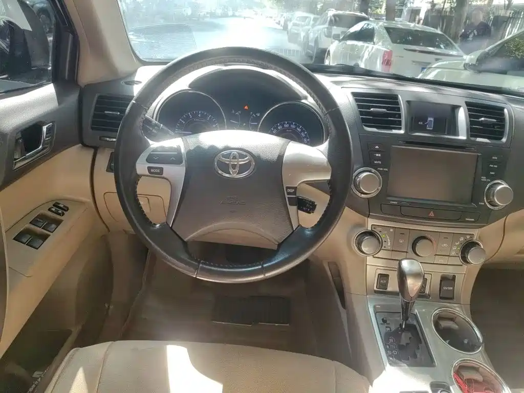 Toyota Highlander — миниатюра 6