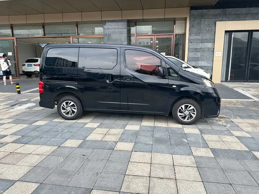 Nissan NV200 — миниатюра 4