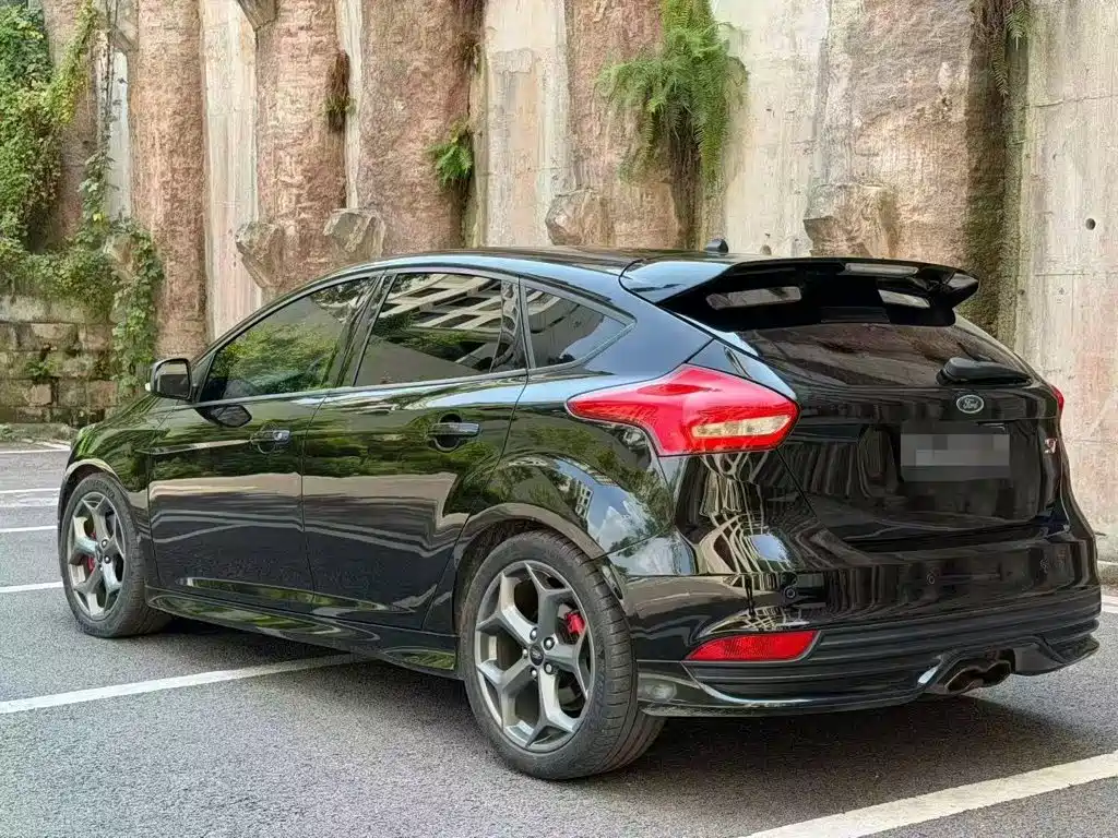 Ford Focus (Import) — миниатюра 5