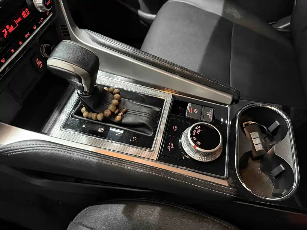 Mitsubishi Pajero Sport (Import) — миниатюра 7