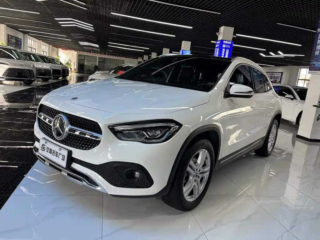 MERCEDES-BENZ GLA