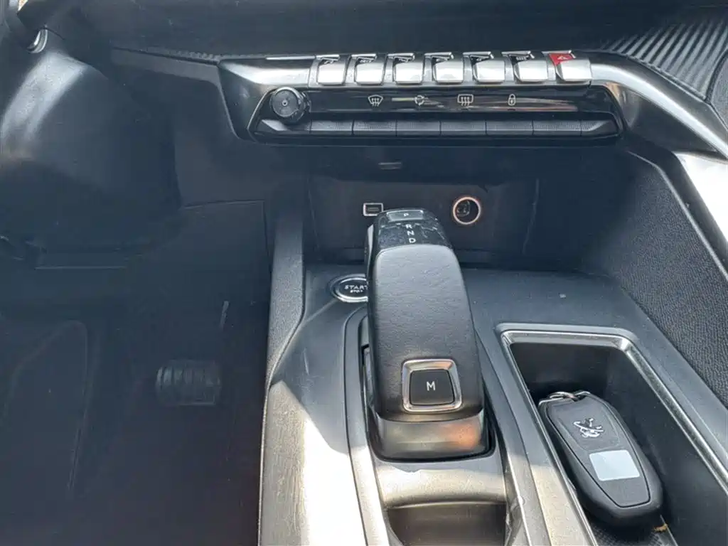 Peugeot 5008 2019 380THP 5 мест Elite