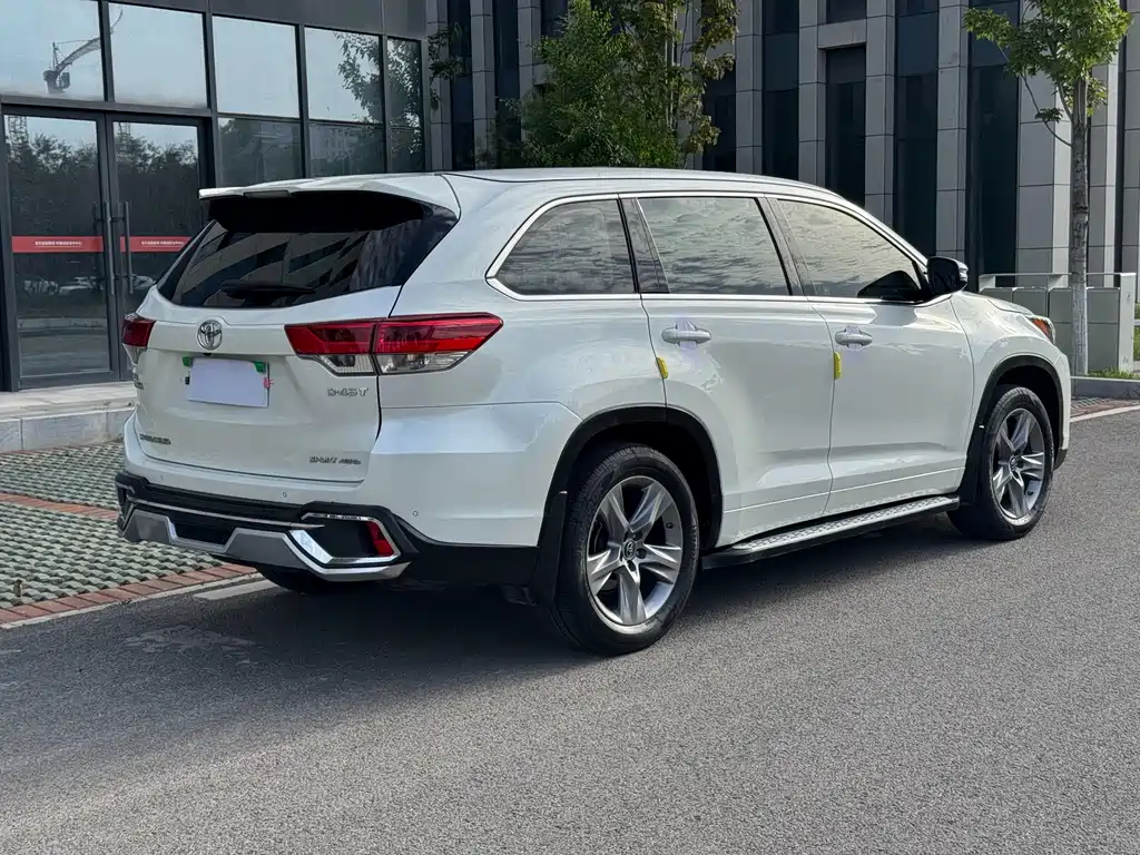 Toyota Highlander 2018 2.0T Luxury 7 мест V