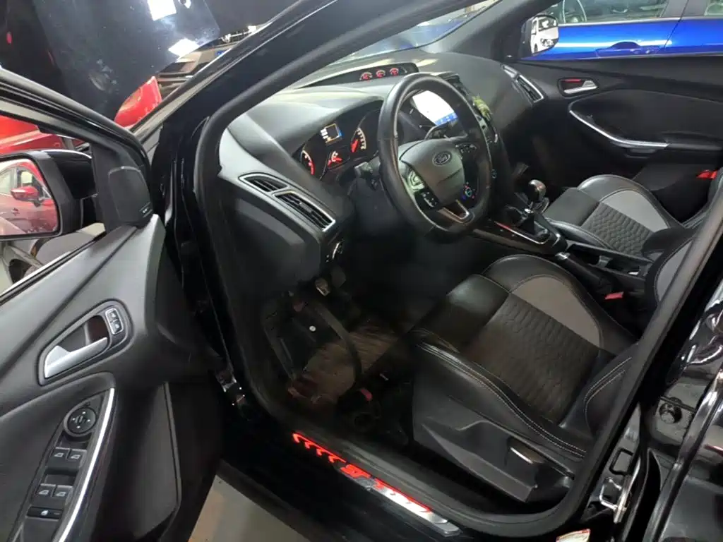 Ford Focus (Import) — миниатюра 16