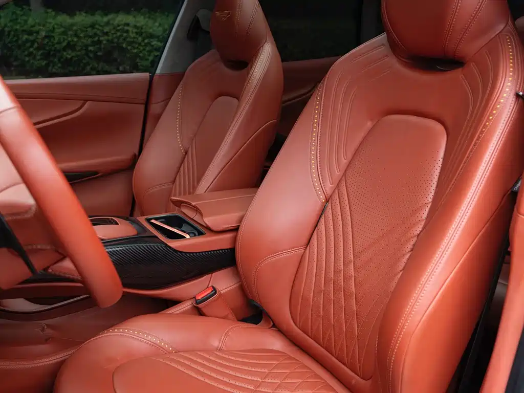 Aston Martin DBX 2022 4.0T V8