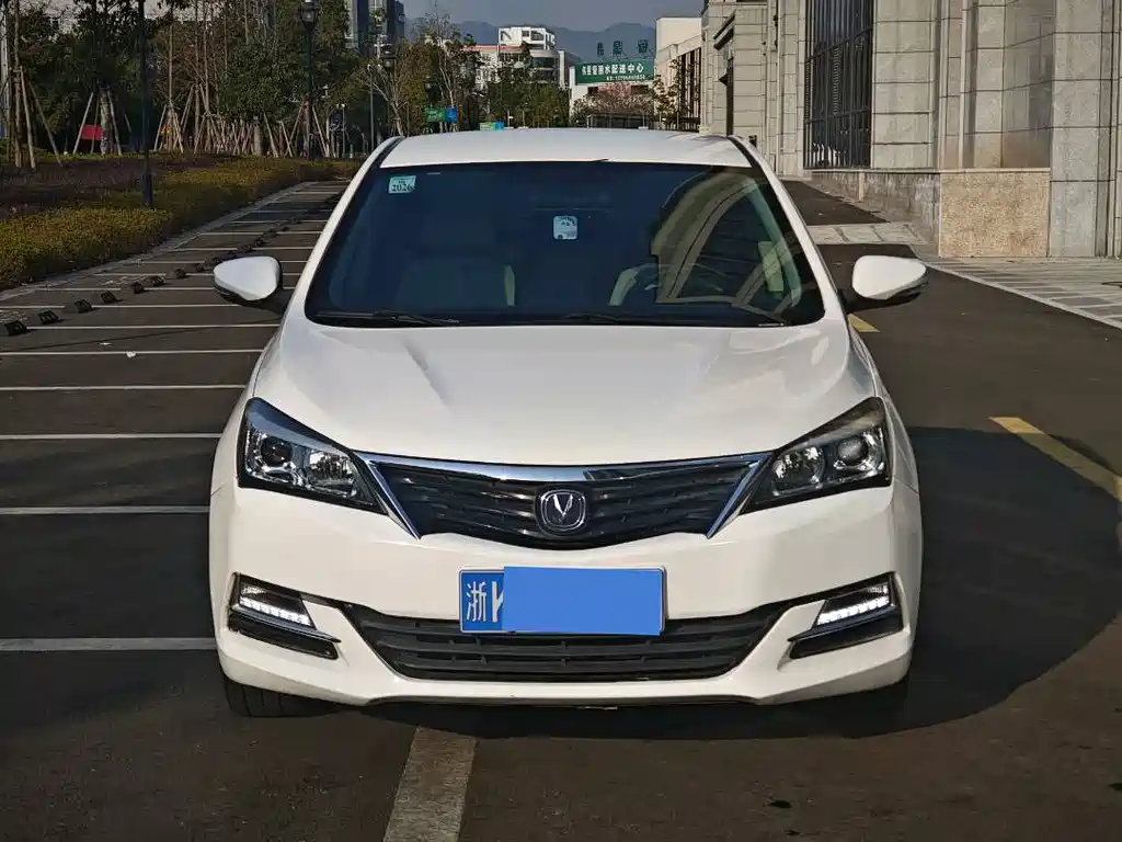 CHANGAN YUEXIANG V7